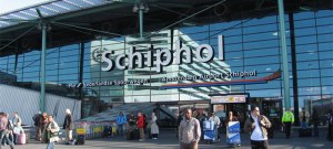 Refuerzan seguridad en aeropuerto de Ámsterdam ante amenazas terroristas