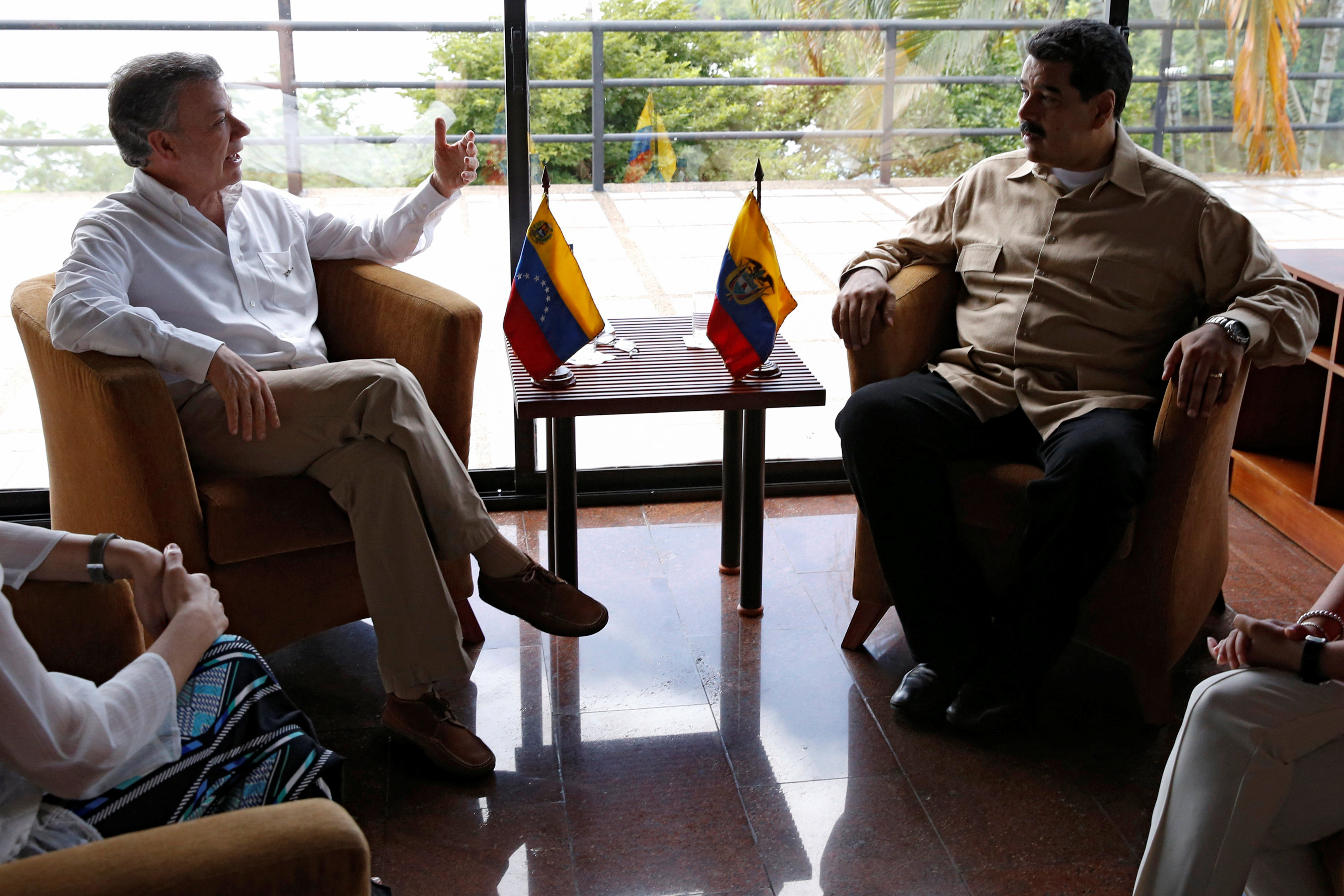 LAS FOTOS: Santos y Maduro se reúnen lejos de la frontera para discutir reapertura de la frontera