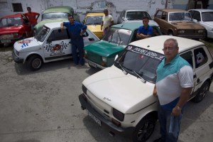 Un humilde y viejo carro polaco, la nueva sensación en Cuba (fotos)