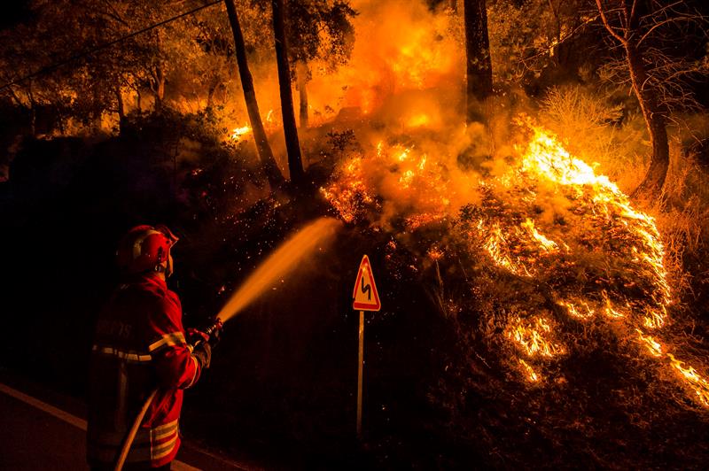 Baja el número de incendios en Portugal, donde hay seis fuegos “preocupantes”
