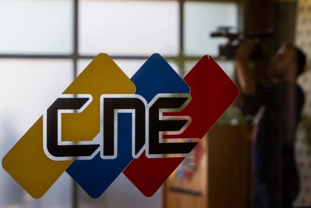 CNE FIJA RECOLECCIÓN DEL 20 % DE APOYOS PARA REVOCATORIO A FINALES DE OCTUBRE