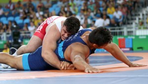 Erwin Caraballo cae ante el turco Riza Kayaalp 8-0 en la Lucha grecorromana