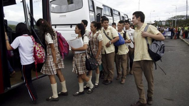 Estudiantes-paso-en-frontera