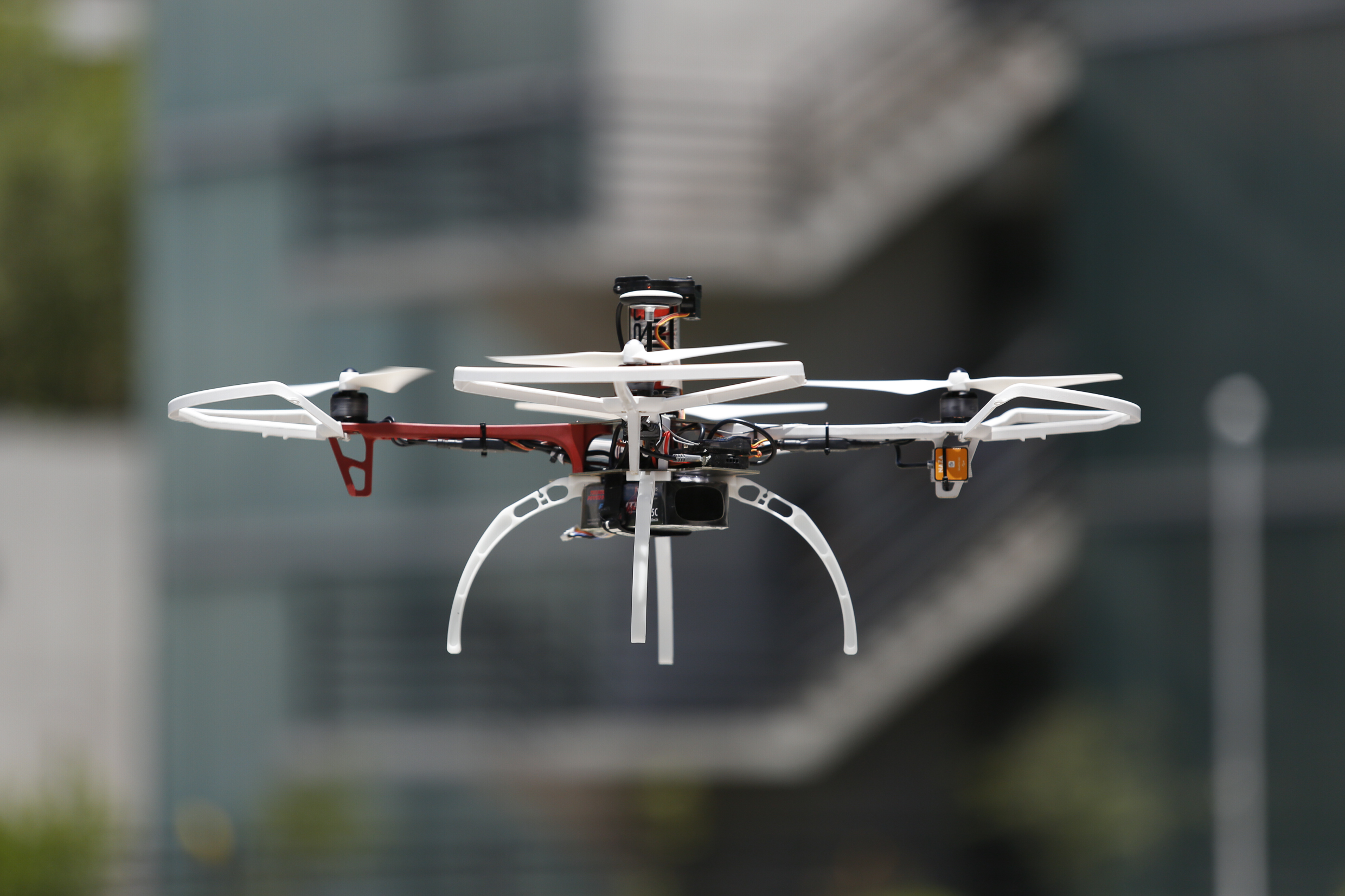 Los drones ahora velan por la seguridad de los aviones