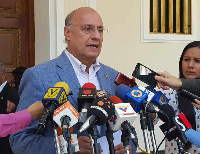 Parlasur condenó expulsión de políticos ecuatorianos y nueva agresión contra Ceballos