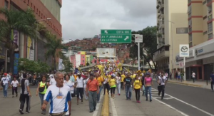Concentración de Montalbán y El Paraiso arribó a la avenida Victoria 11:15 a.m.
