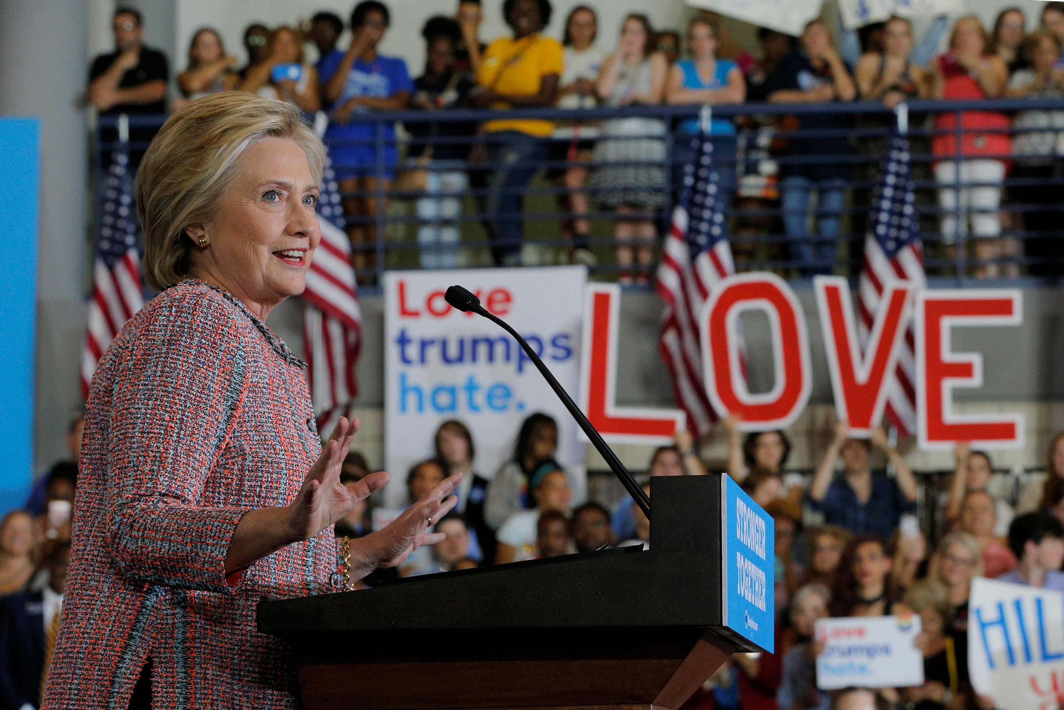 Clinton reanuda su campaña: A dos meses de las elecciones, no quería estar en casa