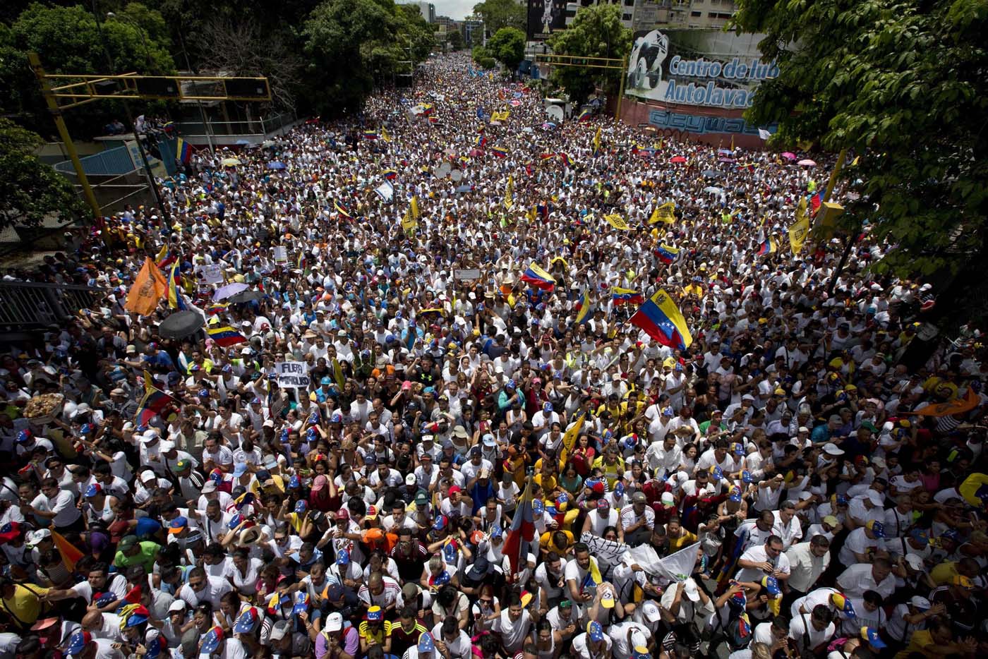 Análisis: Oposición venezolana rearma su estrategia tras golpe electoral del CNE