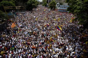 Análisis: Oposición venezolana rearma su estrategia tras golpe electoral del CNE