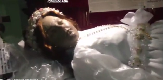 Santa Inocencia parpadea pese a tener 300 años muerta… Intenta dormir ahora (VIDEO)