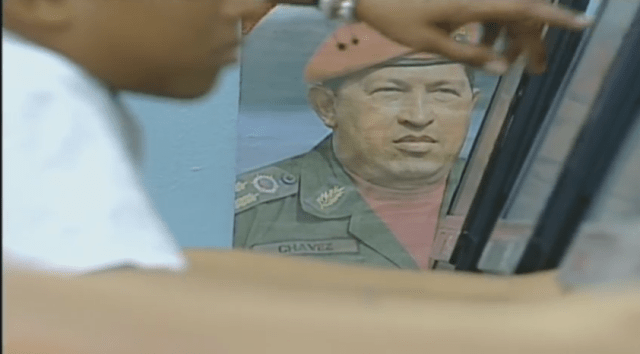 La repetitiva imagen de un militarizado Hugo Chávez dentro de las aulas.
