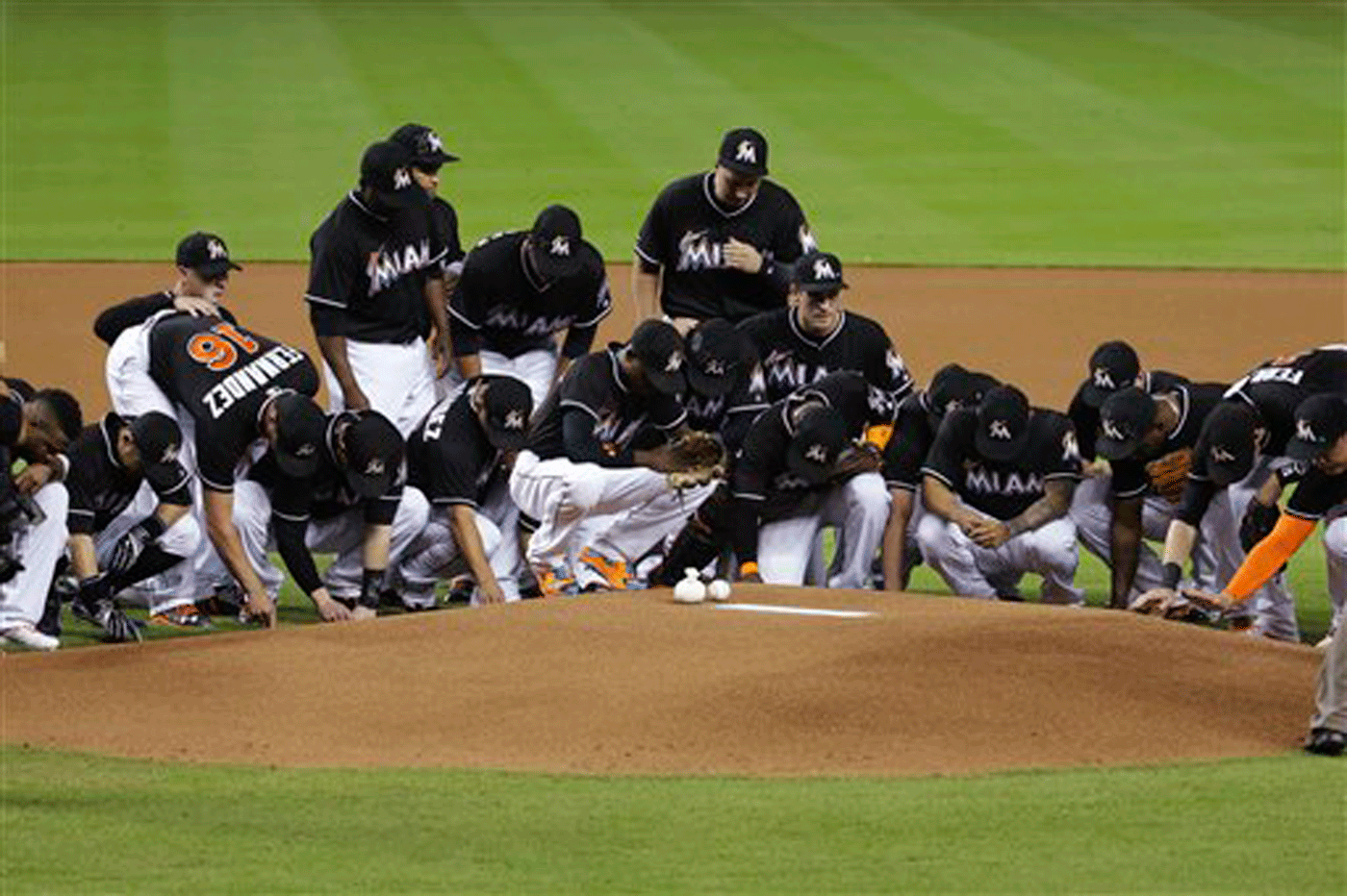 ¡Conmovedor! Marlins rinden homenaje a José Fernández con triunfo ante Mets (Video)