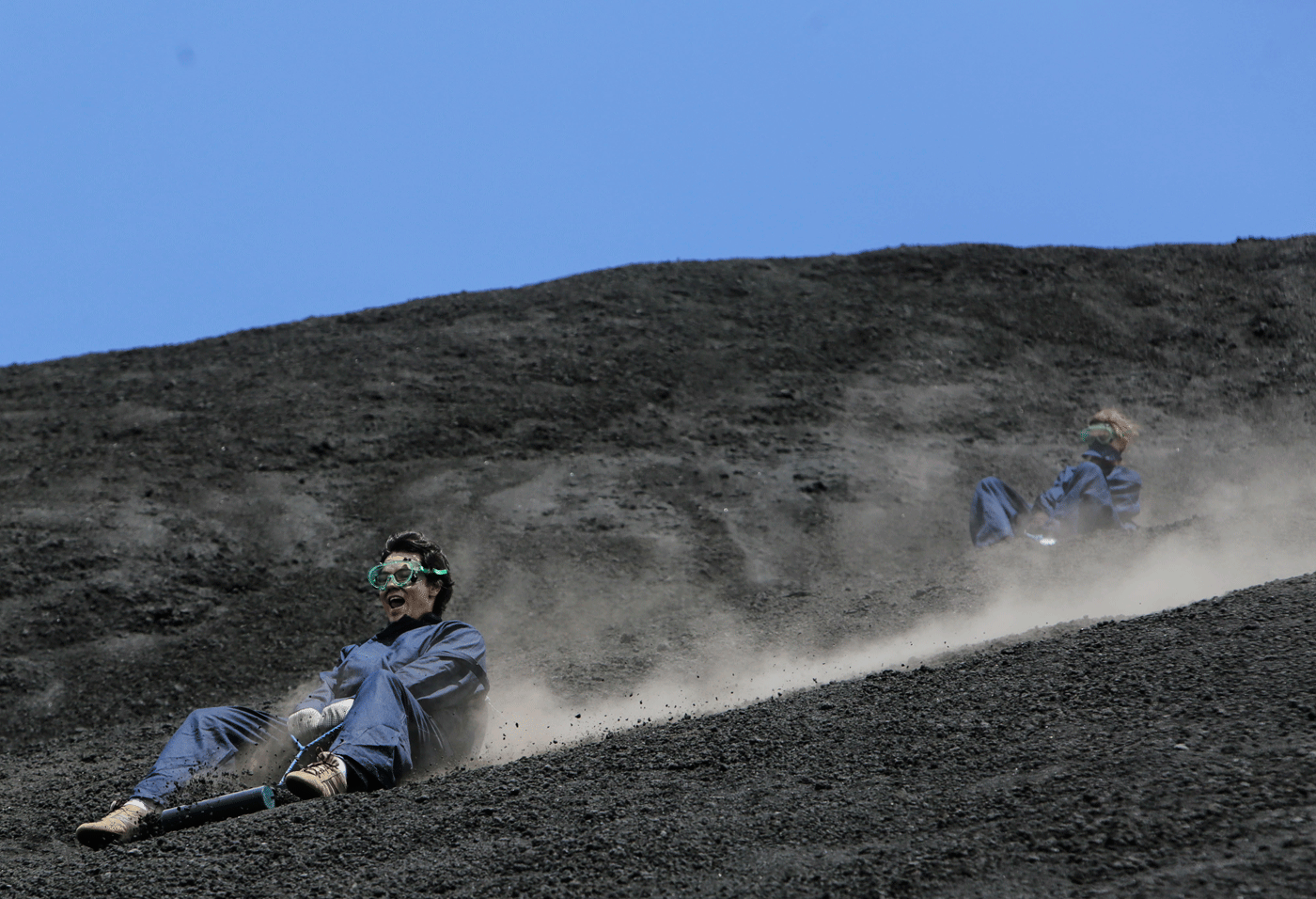¡Lánzate del volcán! Volcano boarding, la moda turística en Nicaragua (Fotos)