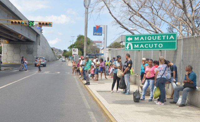 Paro de transporte en Vargas