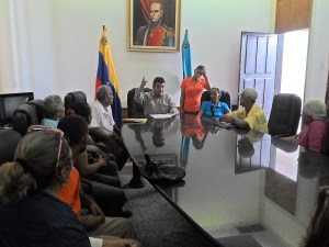 Tercerizados despedidos de Gobernación del Estado Zulia siguen exigiendo reincorporación a Arias Cárdenas