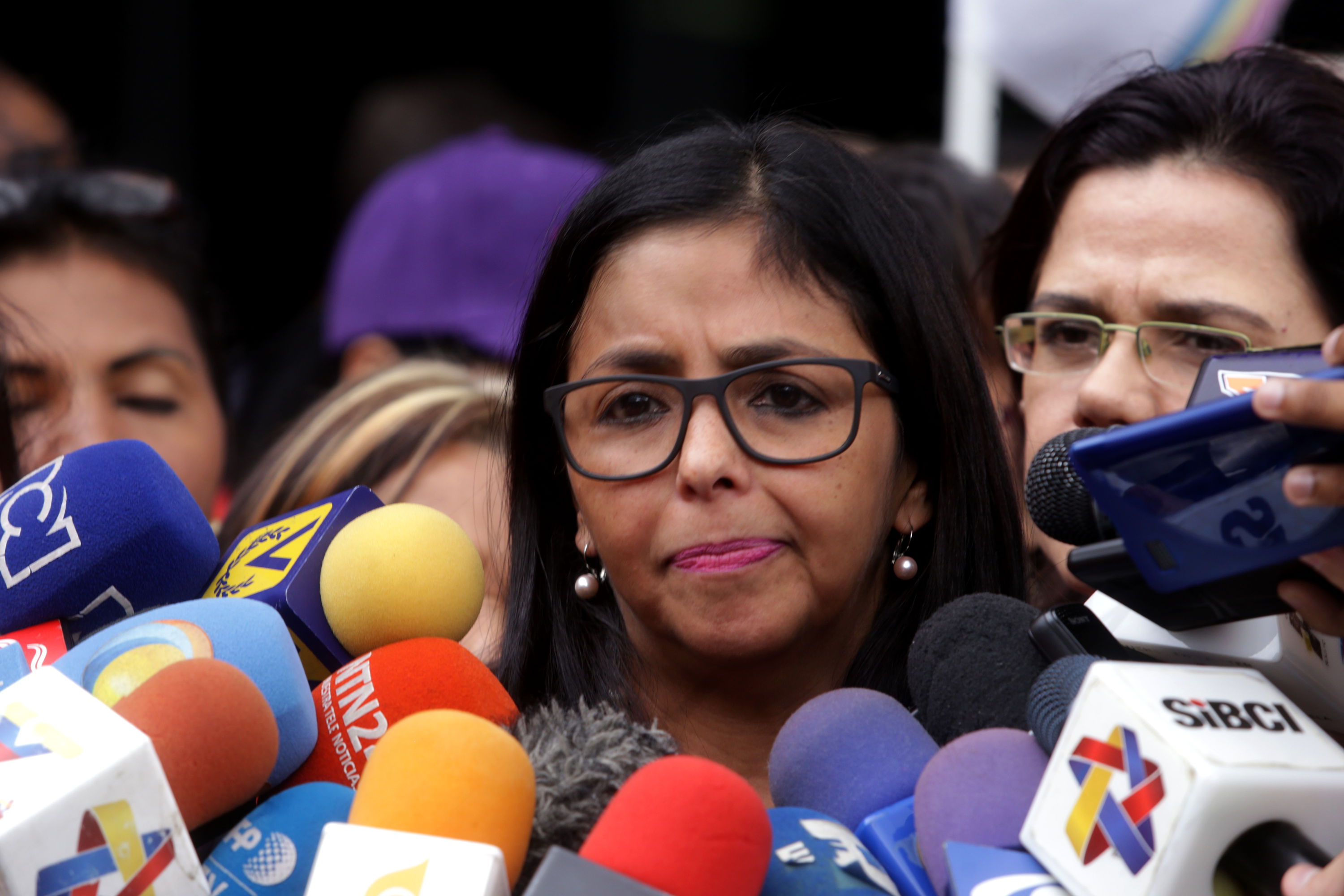 Delcy Rodríguez rechaza posición de Colombia sobre inhabilitación de Capriles