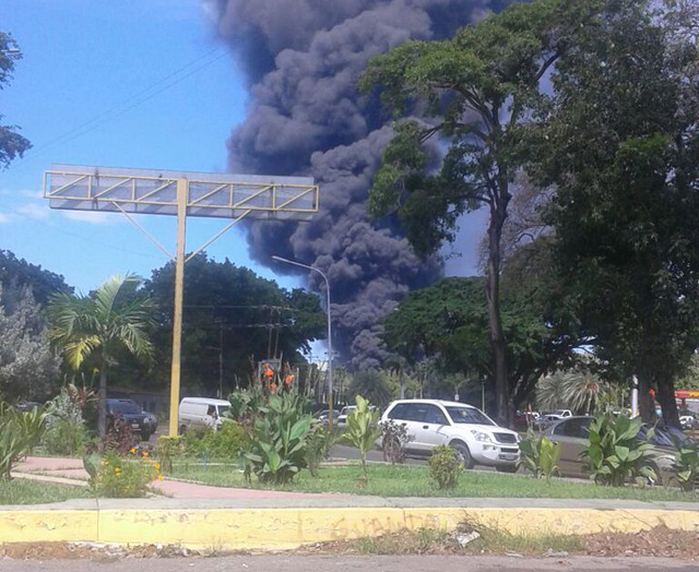 Reportan incendio en las cercanías de la refinería de Puerto La Cruz