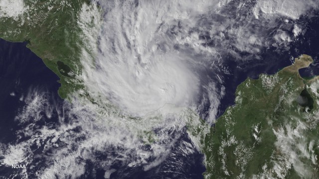 El huracán Otto es visto desde una imagen satelital