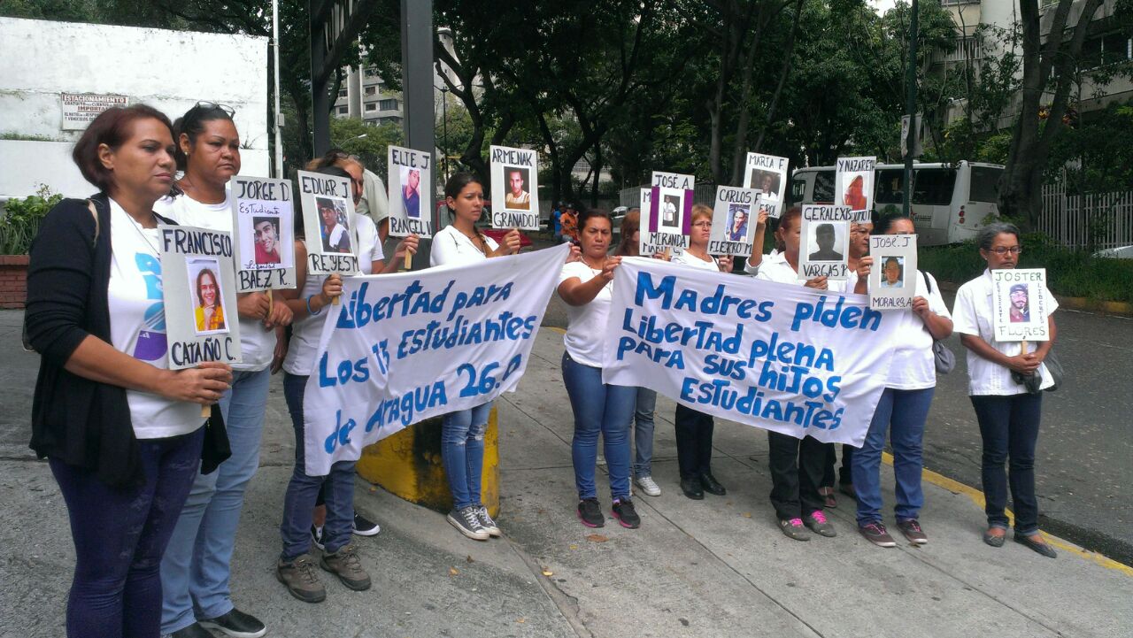 Madres piden al nuncio interceder por los 13 estudiantes presos en Aragua