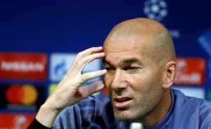 Zidane dice que un nuevo contrato con el Madrid no le garantizaría su puesto