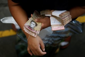 En Venezuela retiran de circulación el papel moneda de mayor denominación