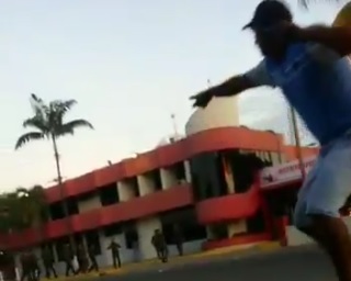 Represión a tiros de la GNB desencadenó las protestas violentas en Guasdalito (video)