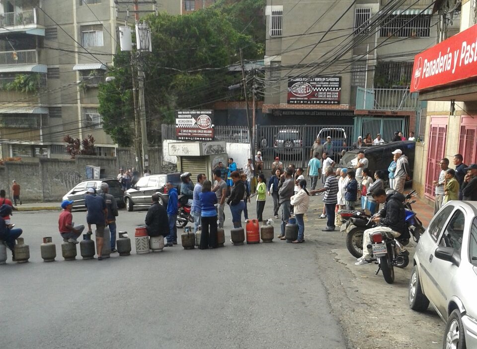 Protestan en El Placer de María en Baruta: Más de 20 días sin que pase el camión de gas (+fotos)
