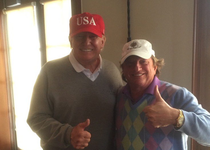 Trump juega al golf antes de despedir el año de su victoria