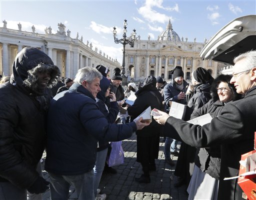 El Papa ofrece almuerzos a desamparados en Dia de Reyes