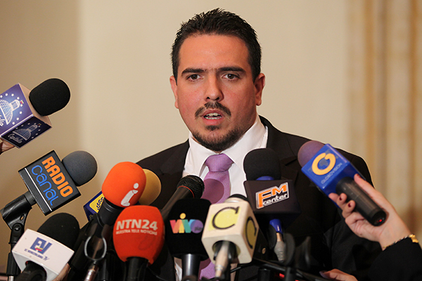 Stalin González: GNB abrió las puertas de la AN para que entraran paramilitares a herir a parlamentarios