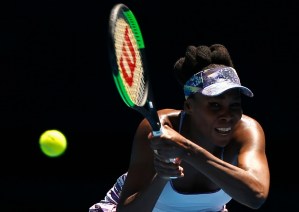 Venus Williams pasa a semifinales en Australia