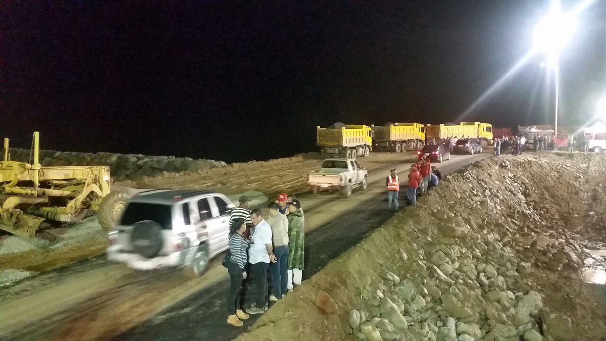 Abren paso vehicular por trocha en Vargas tras colapso del puente Guanape (video)