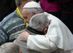 El Papa pide acoger a los refugiados y marginados (video)