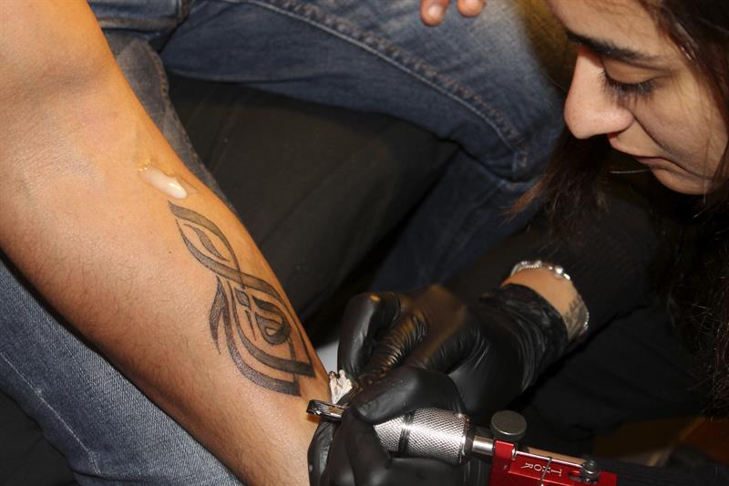 Realizarse tatuajes es uno de los mayores factores de riesgo de hepatitis C