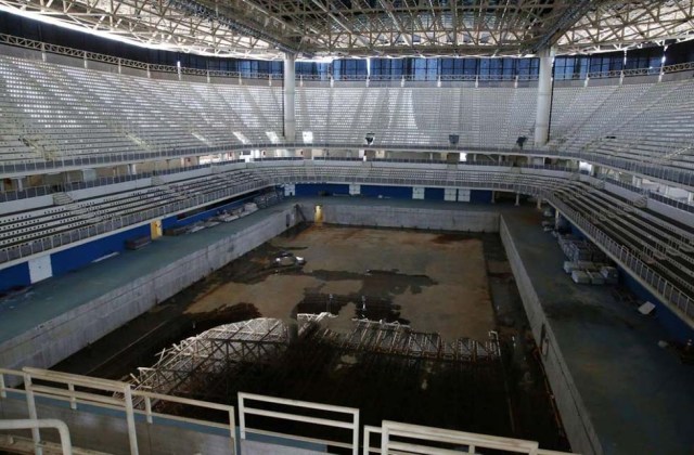El estado de las instalaciones olímpicas de Rio, seis meses después El agua de la piscina del Centro Acuático de Rio, donde nadó por última vez el legendario Michael Phelps, ahora parece un charco de agua putrefacta.