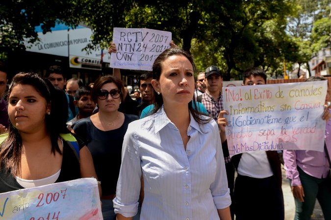 Impiden a María Corina abordar avión para viajar a Margarita #24May (Video)