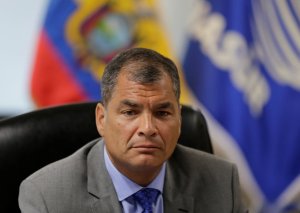 Rafael Correa fue hospitalizado por neumonía