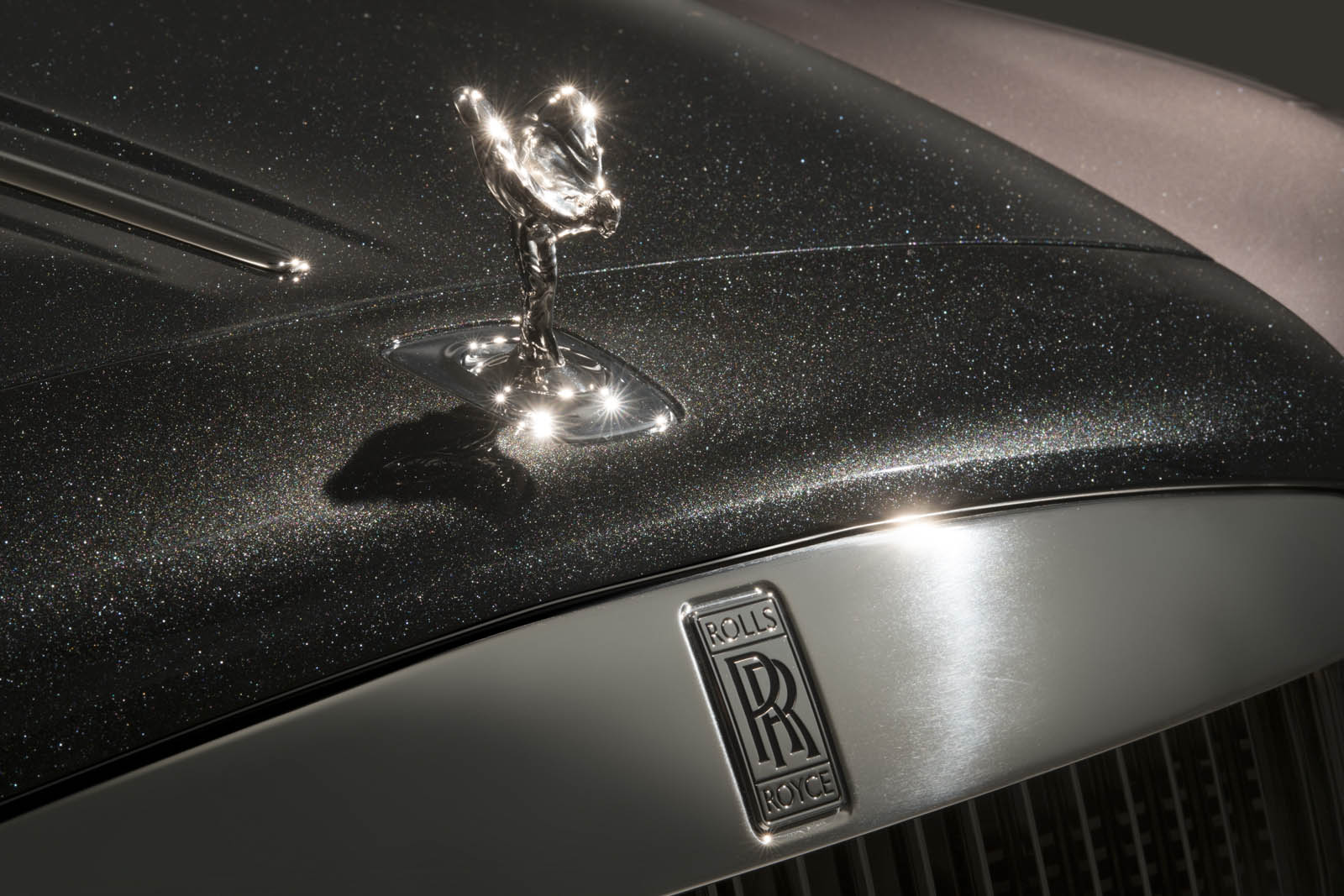 “Quiero mi nuevo Rolls-Royce con diamantes molidos en la pintura”… ¡Hecho! (FOTOS)