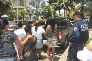 Le “metieron los ganchos” a cuatro mujeres por robarse artículos de una farmacia en Pto Cabello