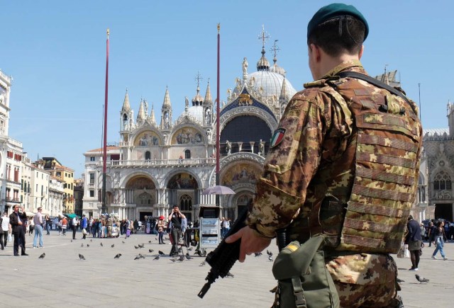 A soldier patrols Saint Mark's Square in Venice, Italy March 30, 2017. REUTERS/Manuel Silvestri