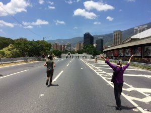 GNB despliega equipo antimotín en Plaza Venezuela para impedir marcha a Fiscalía (Fotos)