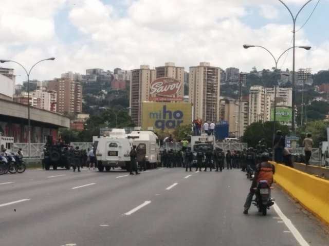 GNB obstaculiza marcha hacia la Defensoría del Pueblo. Foto: @ColdeBelloMonte 