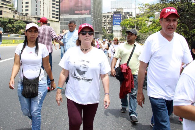 Mitzy de Ledezma durante la marcha en la autopista (1)