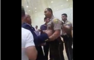 Nuevamente el Cónsul de Ecuador en Miami intenta robarse las actas y la policía interviene (video)