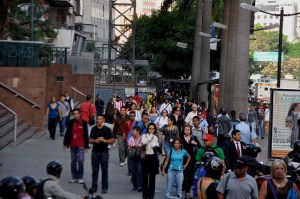 Un 60 % de las jóvenes latinoamericanas, afectadas por informalidad laboral