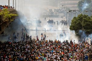 La FOTO del día: El derecho a protestar contra el golpe VS la fuerte represión gubernamental
