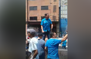 José Olivares encabeza la marcha hacia la Defensoría del Pueblo (Foto y video)