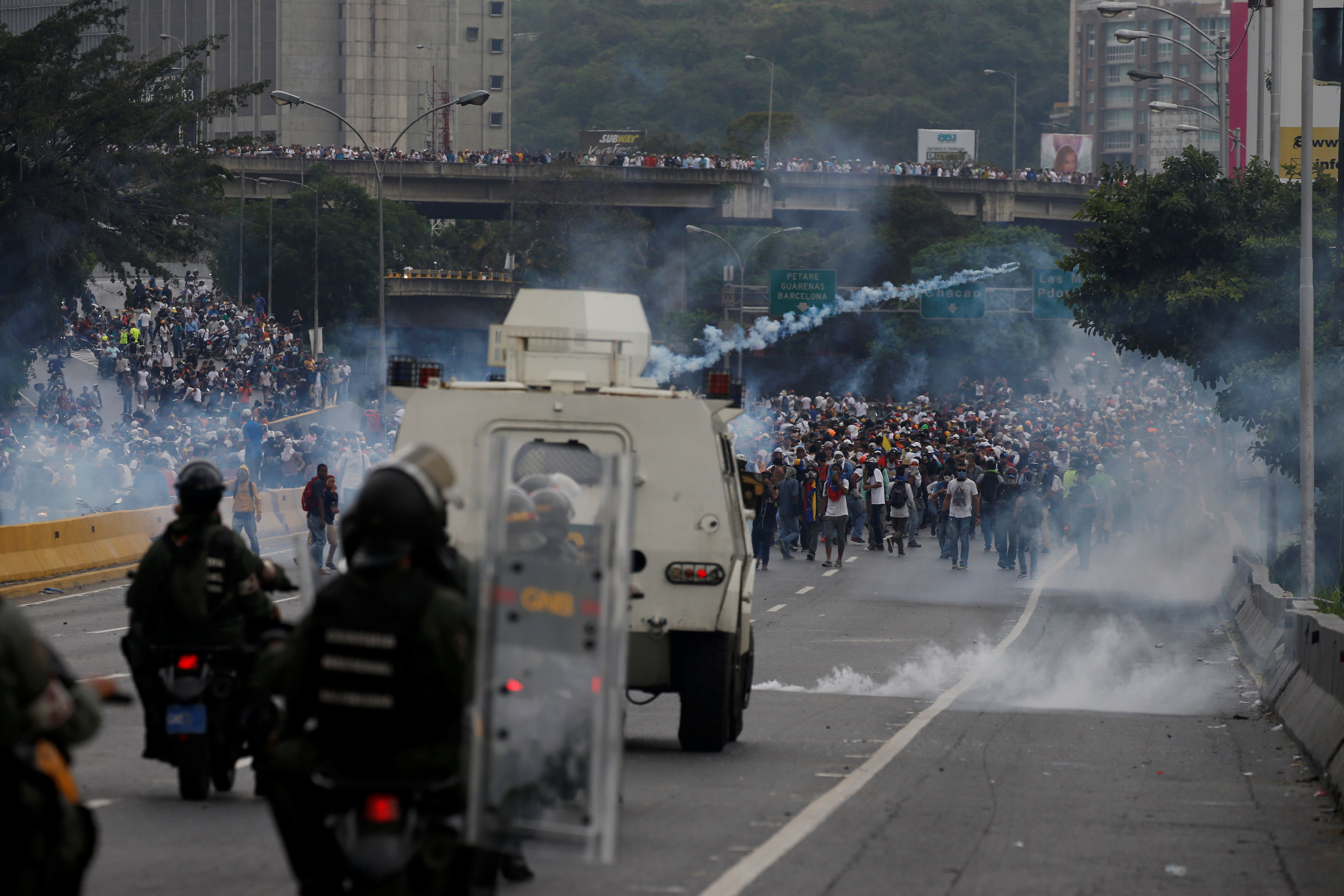 Cientos de miles protestan en Venezuela contra gobierno de Maduro: Se incrementa la represión este #20A