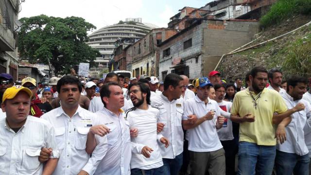 Foto: Así avanzó la marcha del silencio por los caídos en Caracas este #22A 
