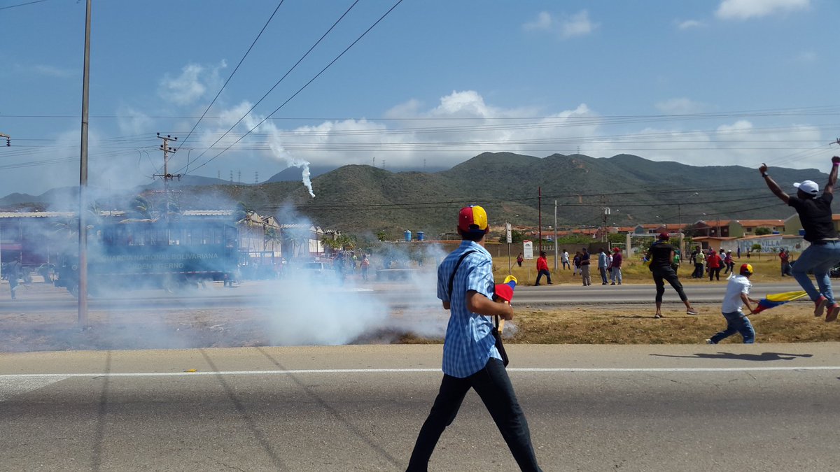 GNB reprime plantón en Margarita con lacrimógenas vencidas este #24A (Fotos)